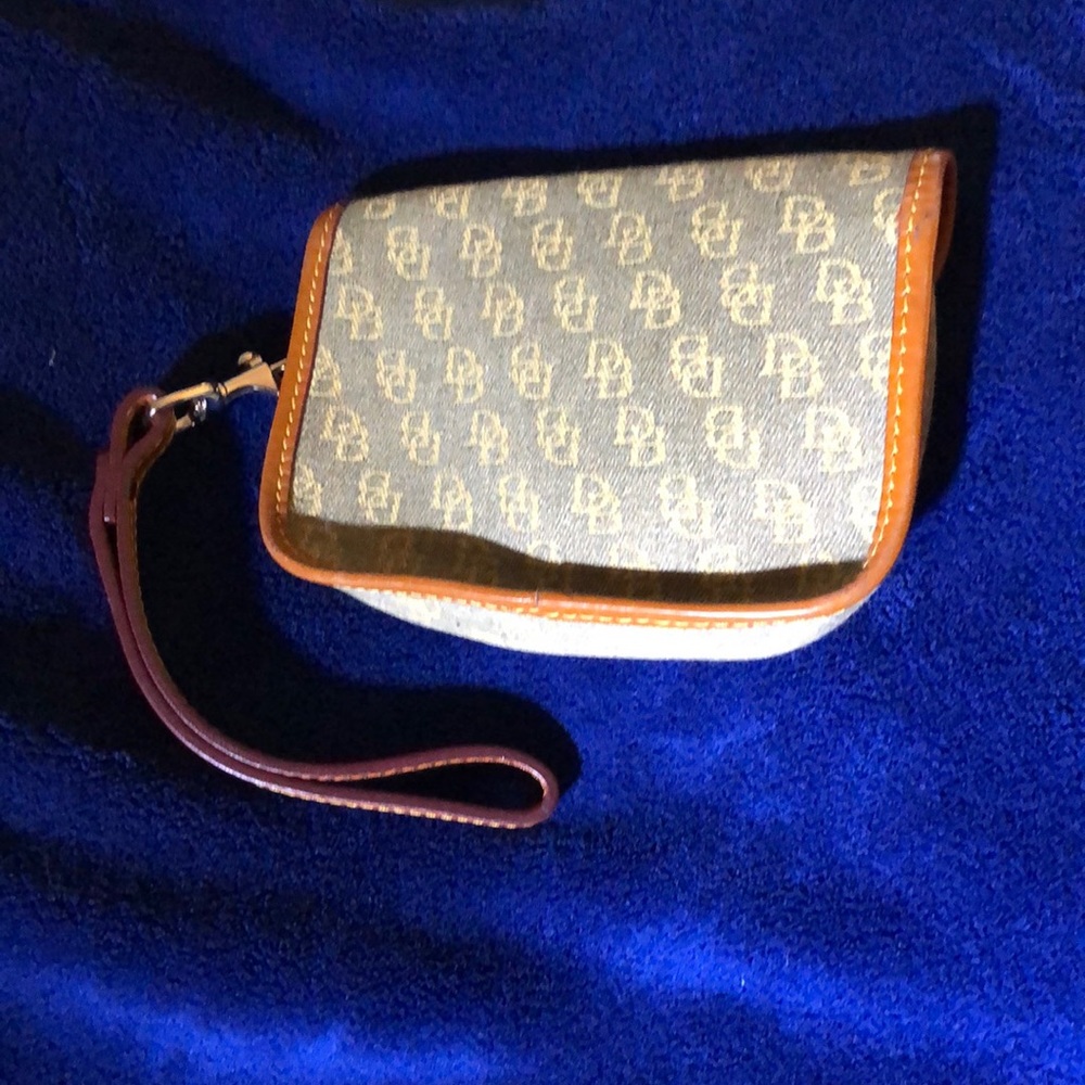 Dooney & Burke wristlet - Picture 2 of 8